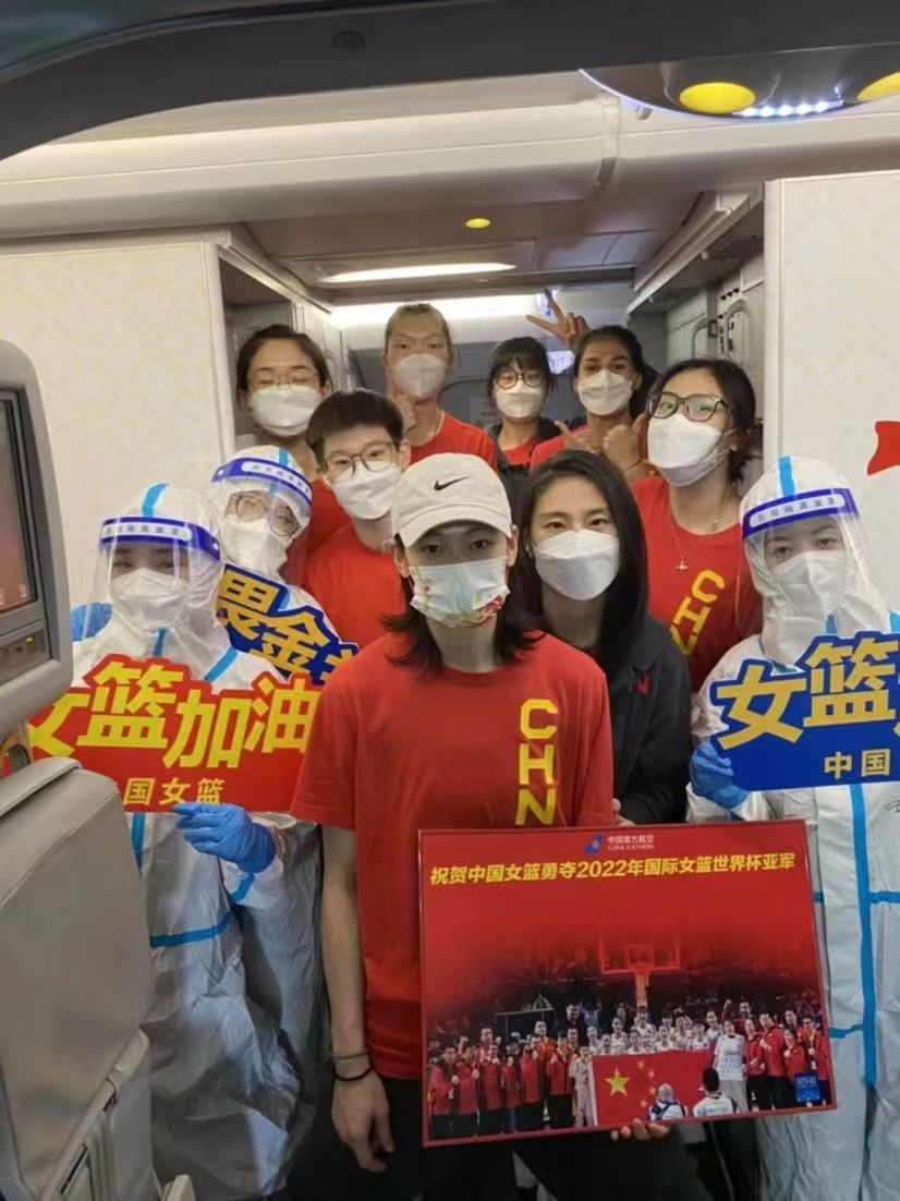 英雄凱旋!南航接中國(guó)女籃回家593125_ 英雄凱旋!南航接中國(guó)女籃回家