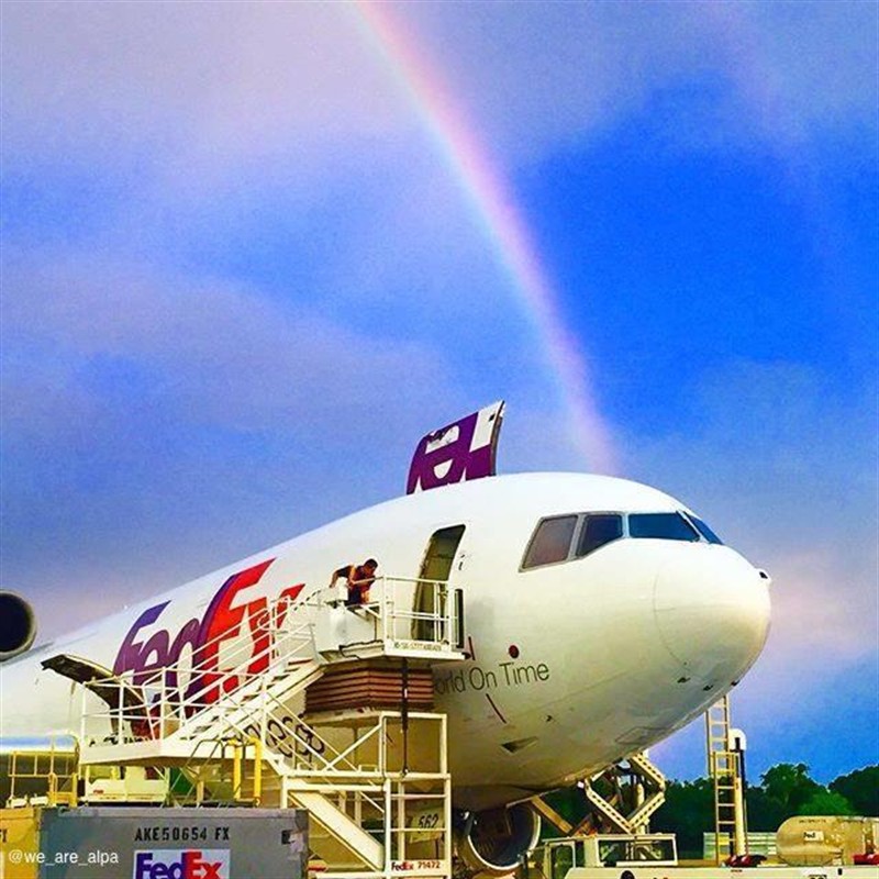 Sf˾ нSFedexf \ݔ